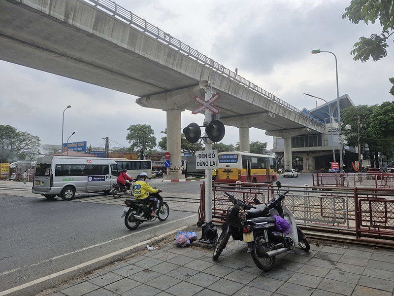Ảnh thực tế khu vực ga Phú Diễn và tuyến metro số 3